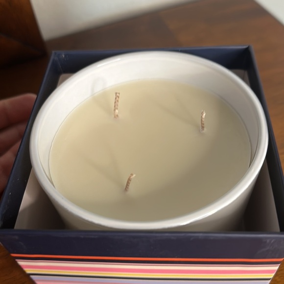 Trina Turk Champagne Rose Scented Candle 3-Wick Glass Jar In Box - Picture 6 of 12